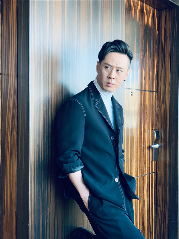 马浴柯现身云南虫谷首映礼声优老炮儿竟变身一秒哥