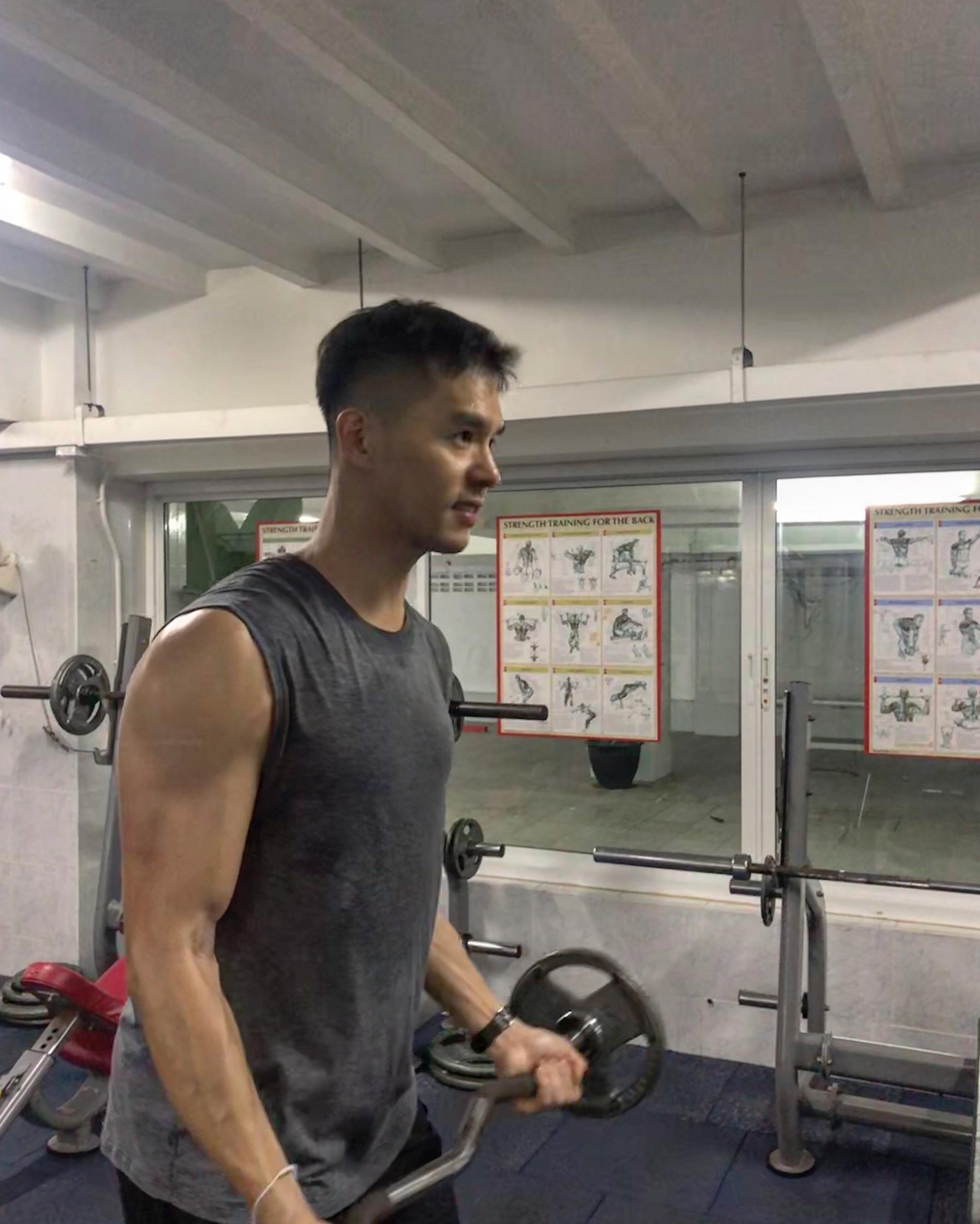 丁春诚绝杀《唐人街探案》 网友称赞连领盒饭都很撩