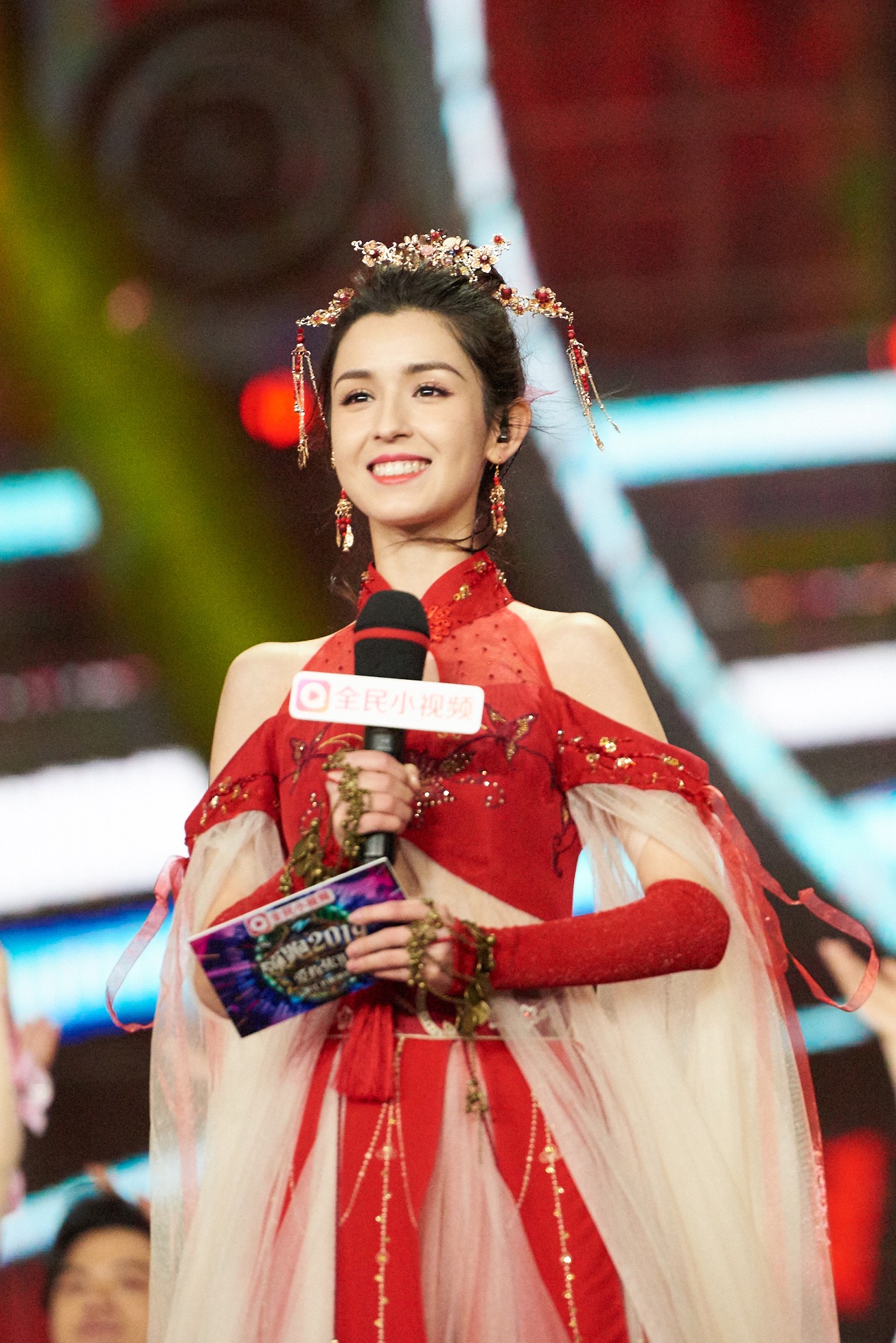 哈妮克孜双台霸屏新年灵动舞姿开启全新2019