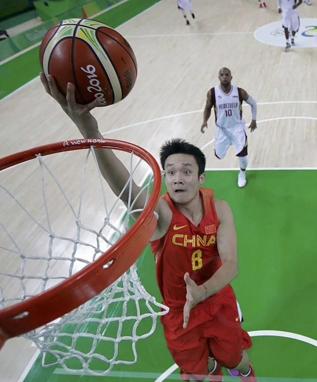 为什么胡卫东会有中国乔丹的外号他的实力比丁彦雨航强吗