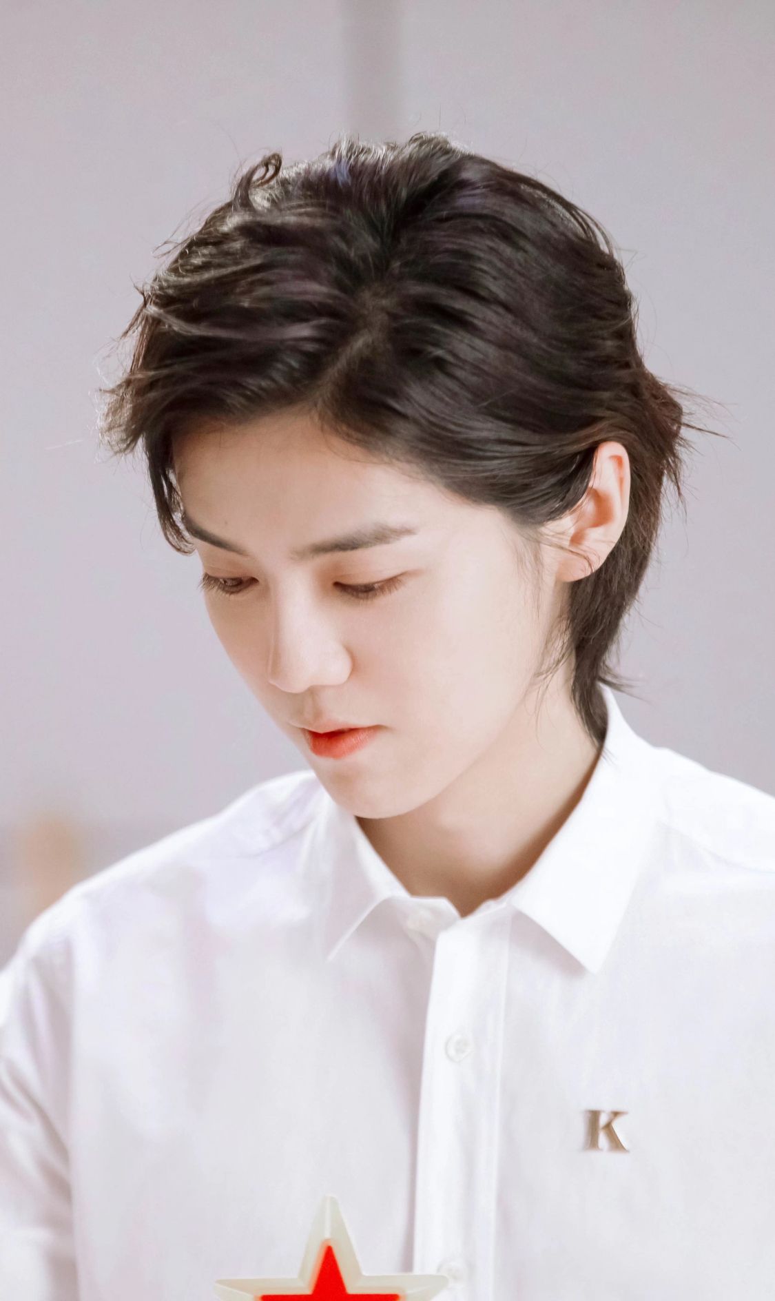 留了长发的"鹿晗"小哥哥,看起来软萌又可爱,比女生还秀气几分_高清