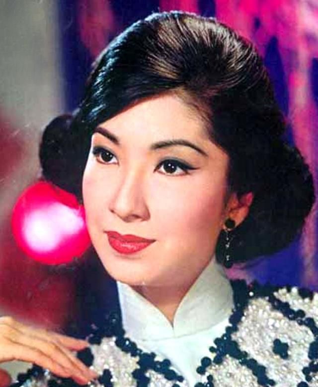 经典老照片:图1为歌后白虹,最后一位的外祖父是"江北大亨"|白虹|外