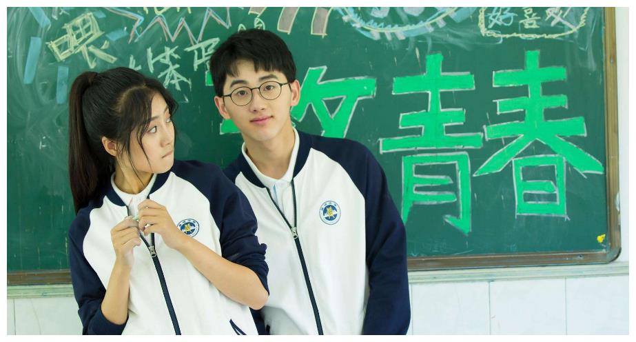 在学校里,老师安排座位时,为何多数都是男女同桌,有何寓意?