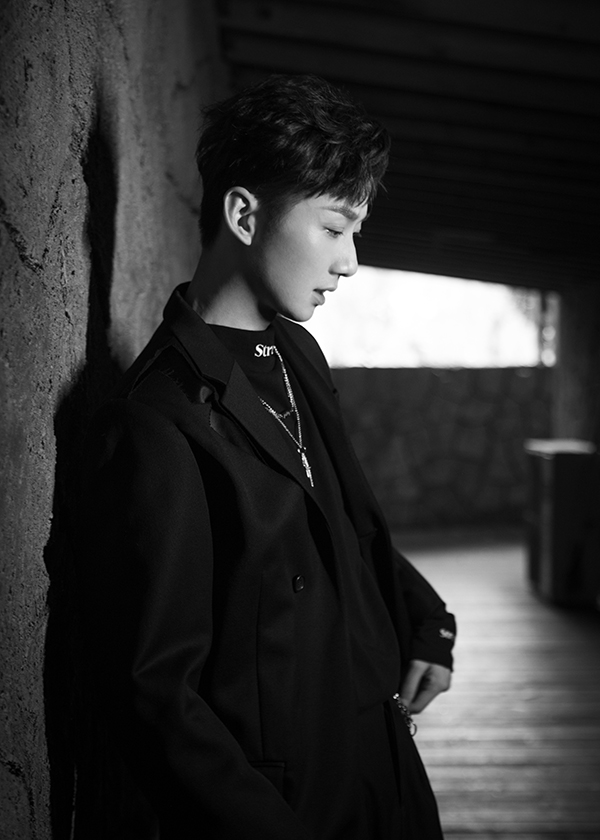 西装杀!李泊文《陈情令》路演超吸粉 黑色西装被赞很会穿