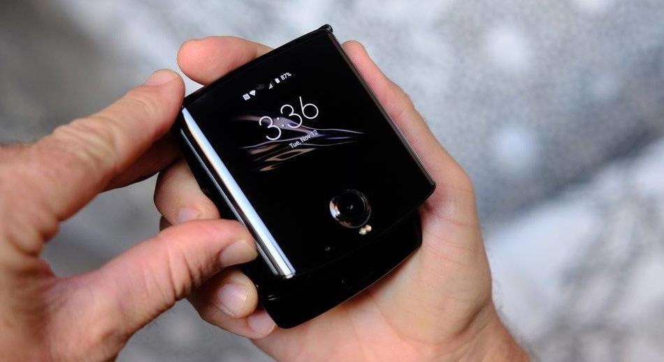 折叠屏的razrv3摩托罗拉的冷饭香吗