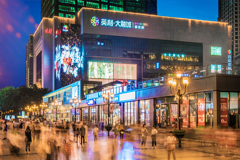 张小娴首次作客解放碑英利大融城,携新书《爱过你》举办分享会