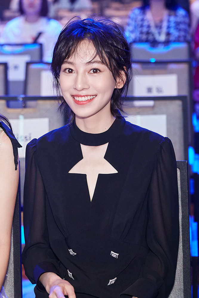 吴雅君助力公益盛典 获封中国青年明星公益倡导者