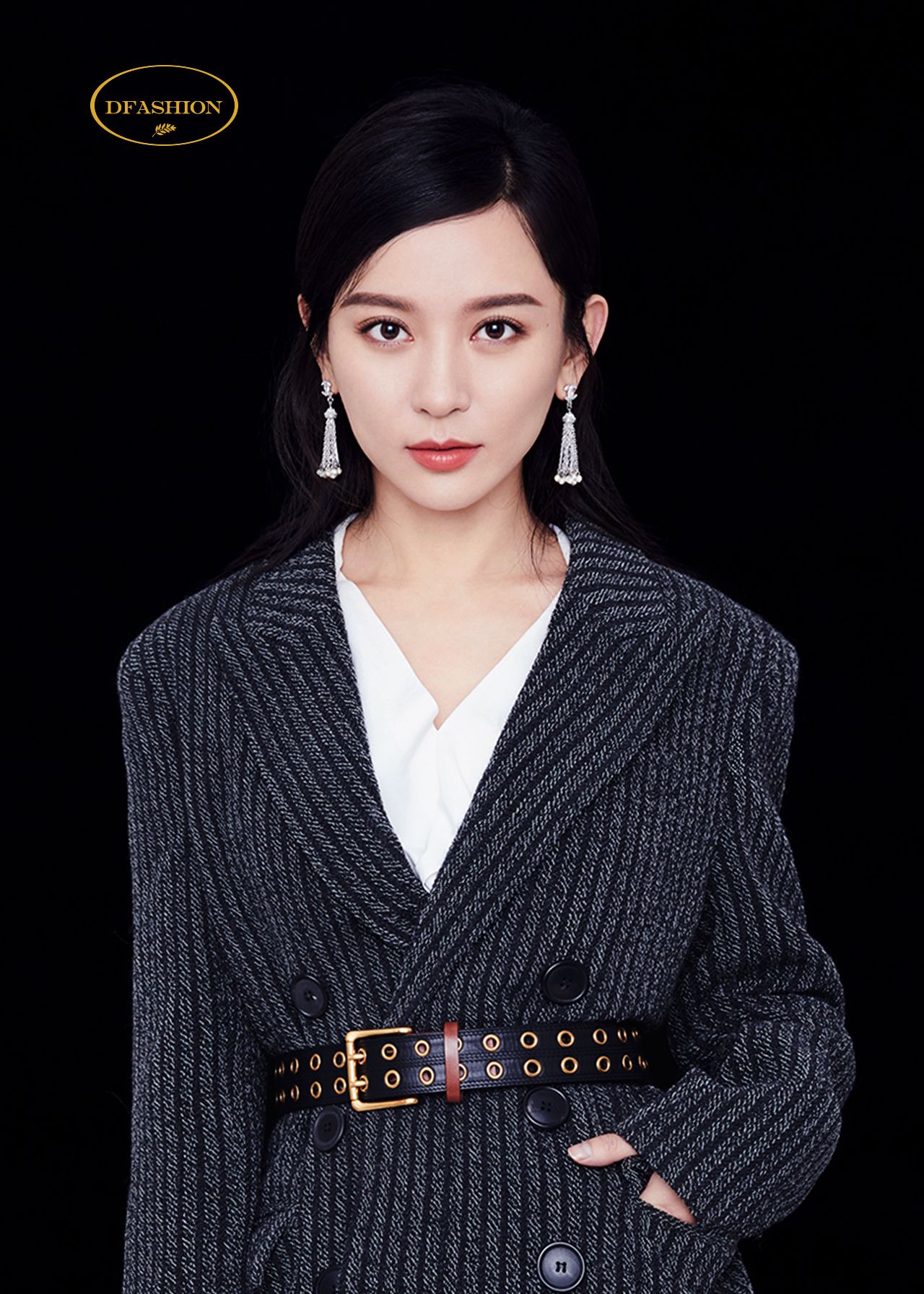 明星施诗曝光一组低调系时尚写真风尚大片,精致五官魅力尽显!