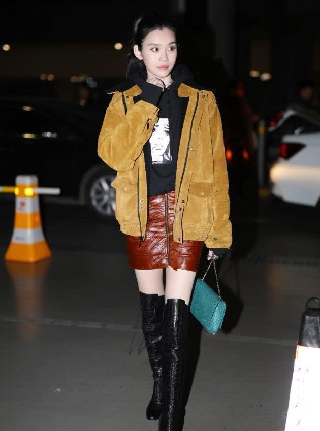 奚梦瑶穿80cm长靴出门,看到鞋带我跪了,出门要绑1小时吧!