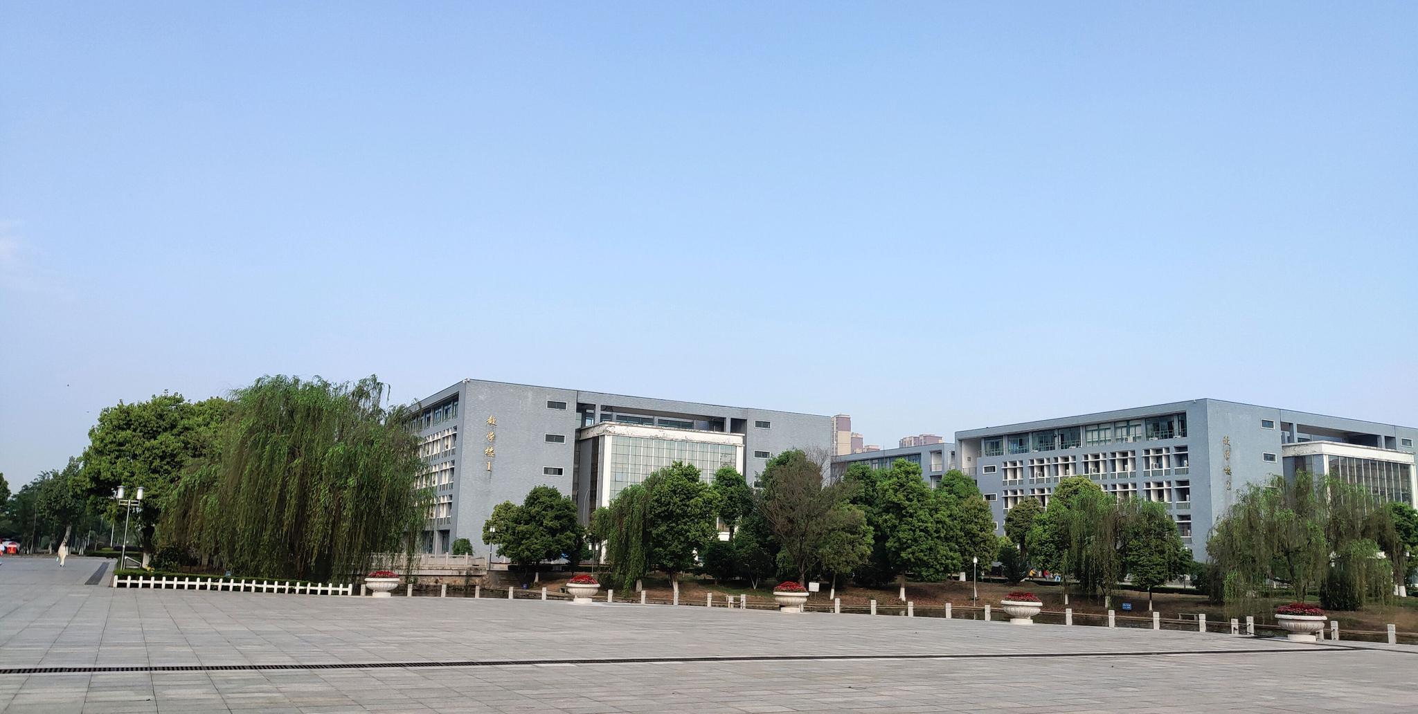 安庆职业技术学院掠影,学校很大很美_高清图集_新浪网