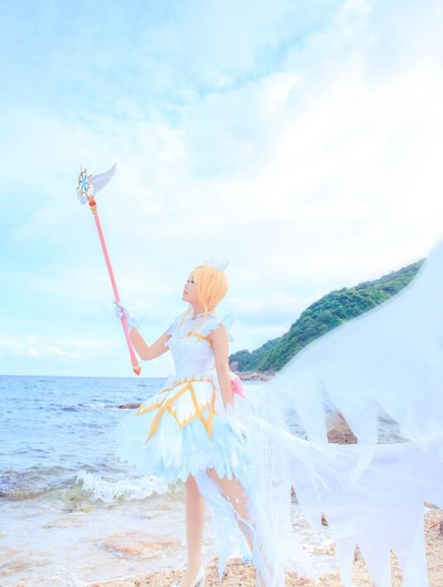 百变小樱美女cos,超大翅膀 炫酷特效,带你回忆童年女神