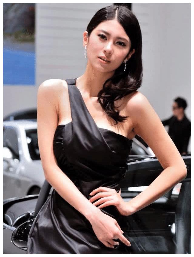 新浪看点# 保时捷御用车模,身价上百万,. 来自故宫历史网1 - 微博