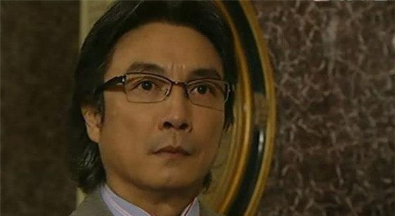 看了年轻刘松仁,才懂什么是偶像派小生,年近70拍动作戏亲自上阵