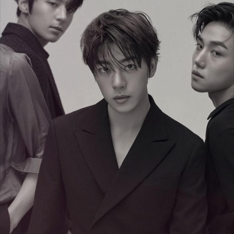 韩国男团goldenchild最新时装写真曝光