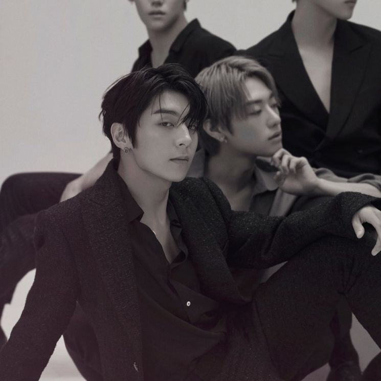 韩国男团goldenchild最新时装写真曝光