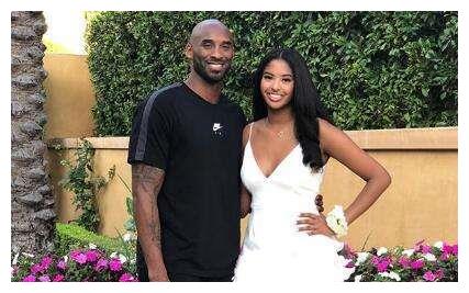 谁替科比名人堂演讲?遗孀第一,球迷:乔丹或是球迷最想看的选择休闲区蓝鸢梦想 - Www.slyday.coM 谁替科比名人堂演讲?遗孀第一,球迷:乔丹或是球迷最想看的选择休闲区蓝鸢梦想 - Www.slyday.coM