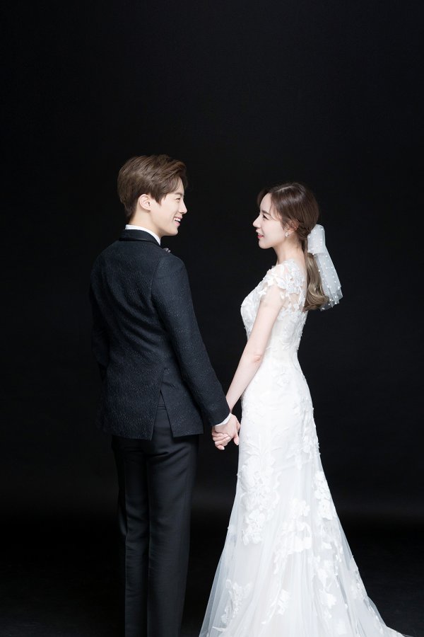 37岁简美妍大婚与小3岁黄保罗举行婚礼姐弟恋修成正果