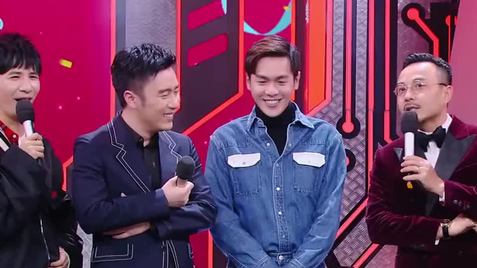 马思纯欧豪现场突然被cue,张若昀开启尬聊模式狂吐槽