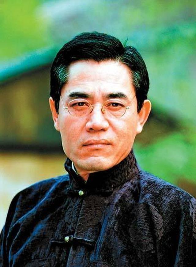 同仁堂是百草厅的原型.乐家是白家的原型.郭宝昌是李天意的原型.