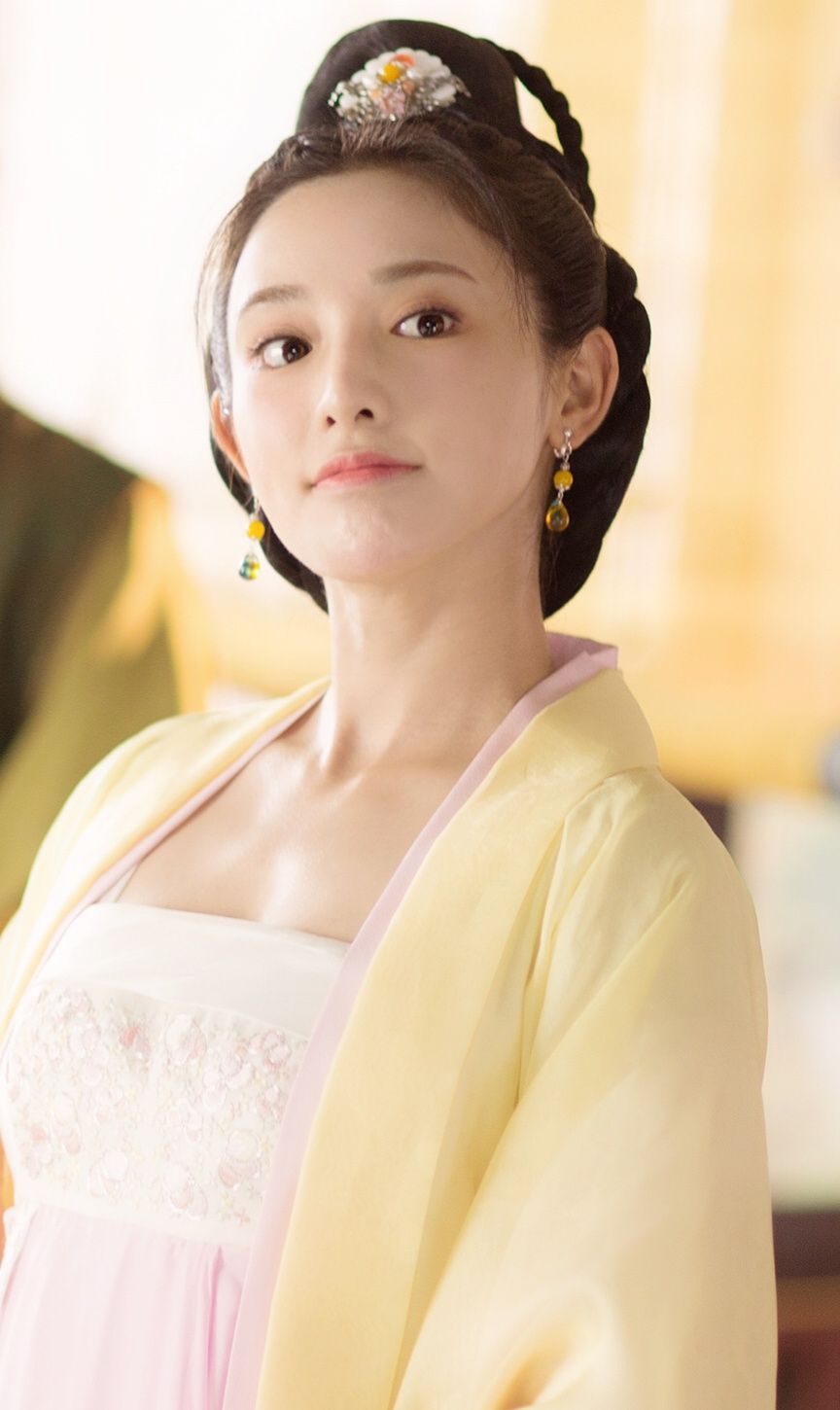 彭小苒古装壁纸:宝藏女孩,神仙颜值,网友:已沦陷