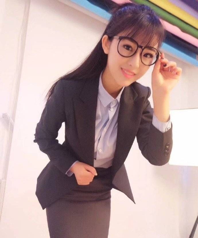 时尚制服美女 你不爱吗