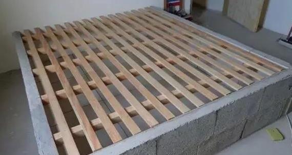 越来越多人不买床,自己动手用红砖砌床,效果完胜成品床