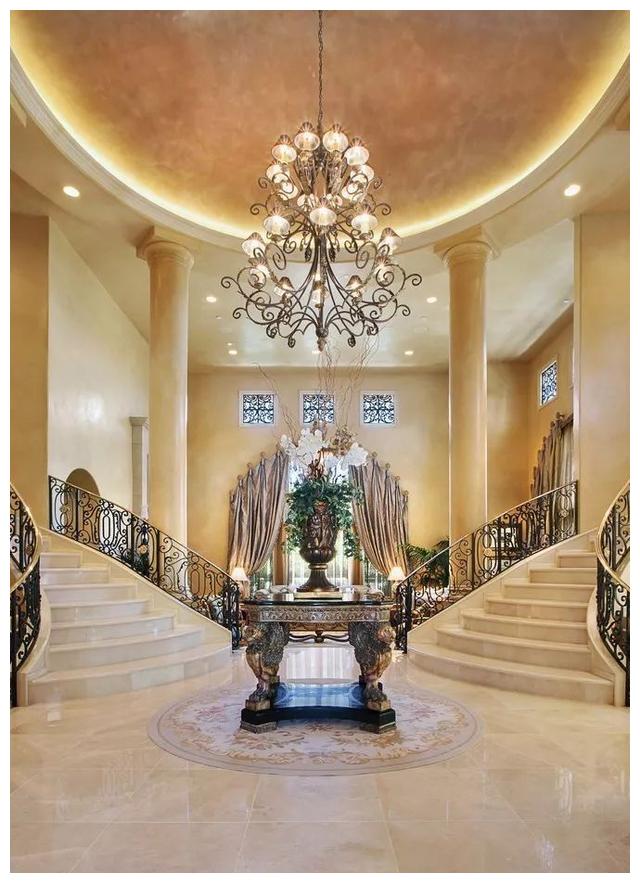 千万别委屈别墅，不配个大理石楼梯怎能体现豪宅气质