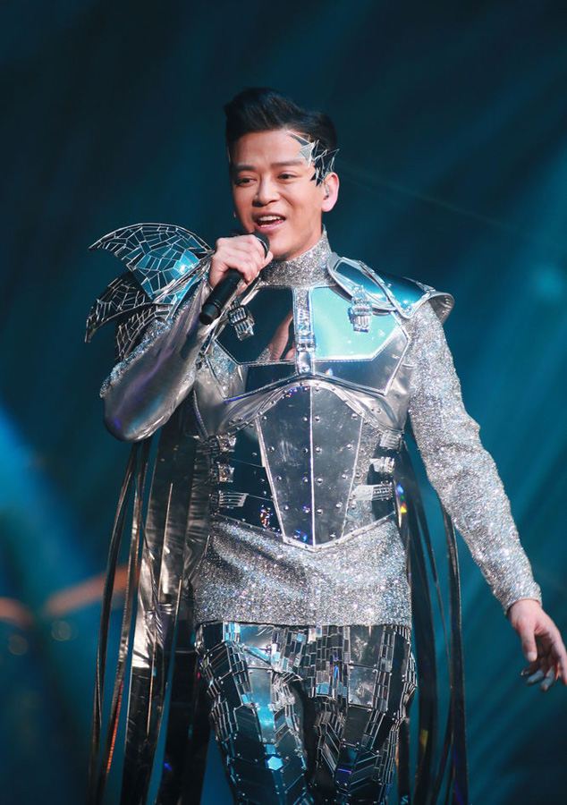 陈晓东红馆演唱会绿衣吸睛两千金同台 梁咏琪助阵牵手合唱