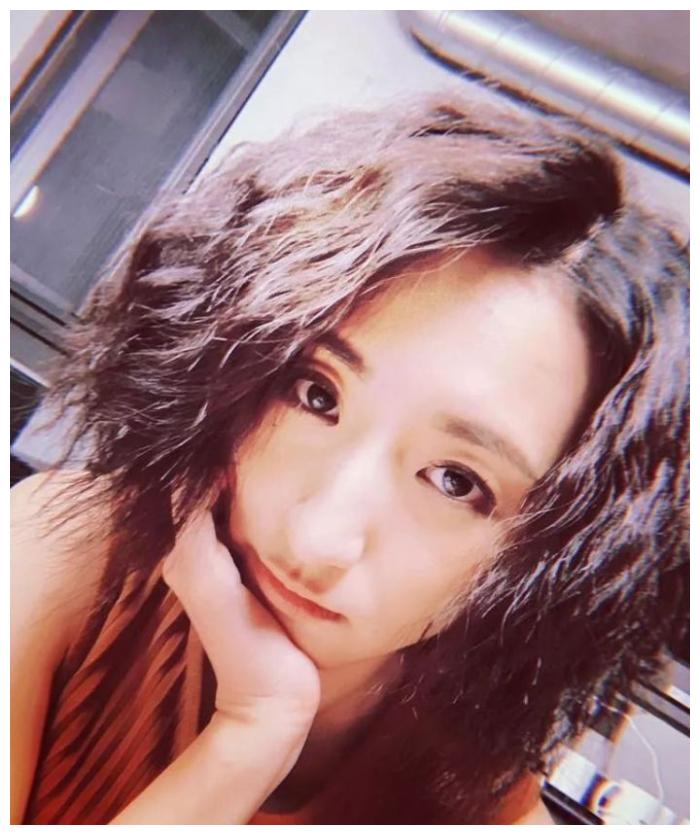 2012年,柯佳嬿与演员谢坤达相恋.