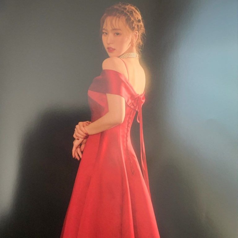 Red Velvet孙胜完是你见过的最华丽的女士在最新的演唱会上