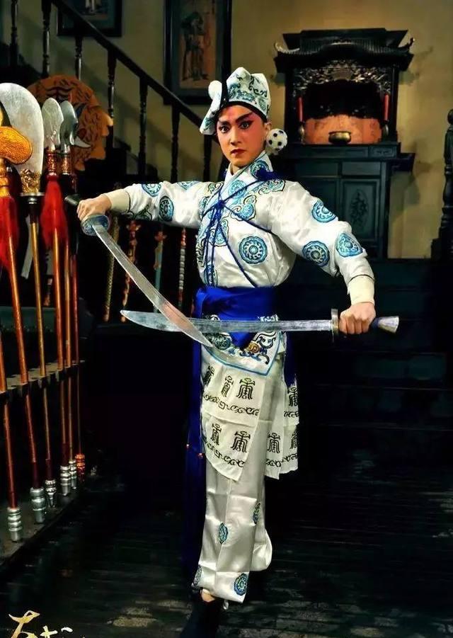 水浒传中武松的雪花镔铁双刀到底长啥样