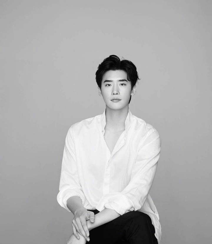 李钟硕一个行走的画板百变风格变不停