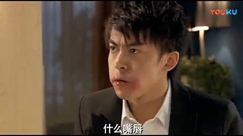 爱情公寓:张伟第一次吃小龙虾太起劲了,结果没想到对这个过敏