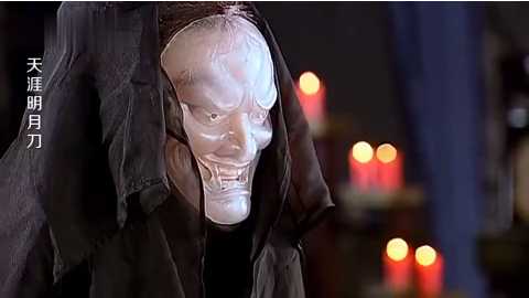 鬼面人用磁石墙,阴人蒙面人刚进去,神兵就被吸走,真够阴的!