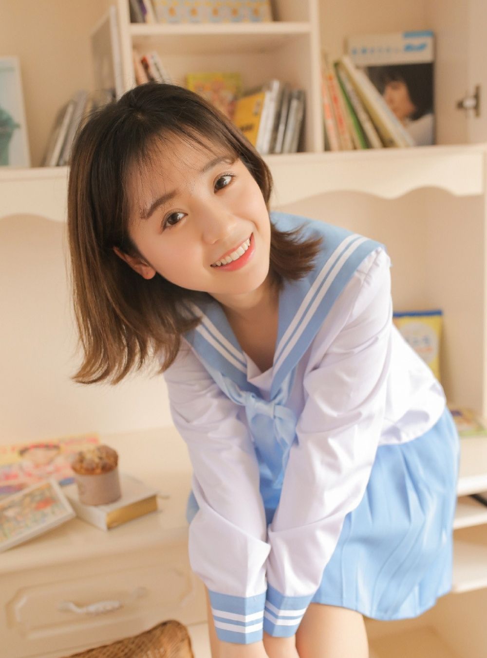 清纯美女摄影:日系长腿美少女水手服元气可爱写真