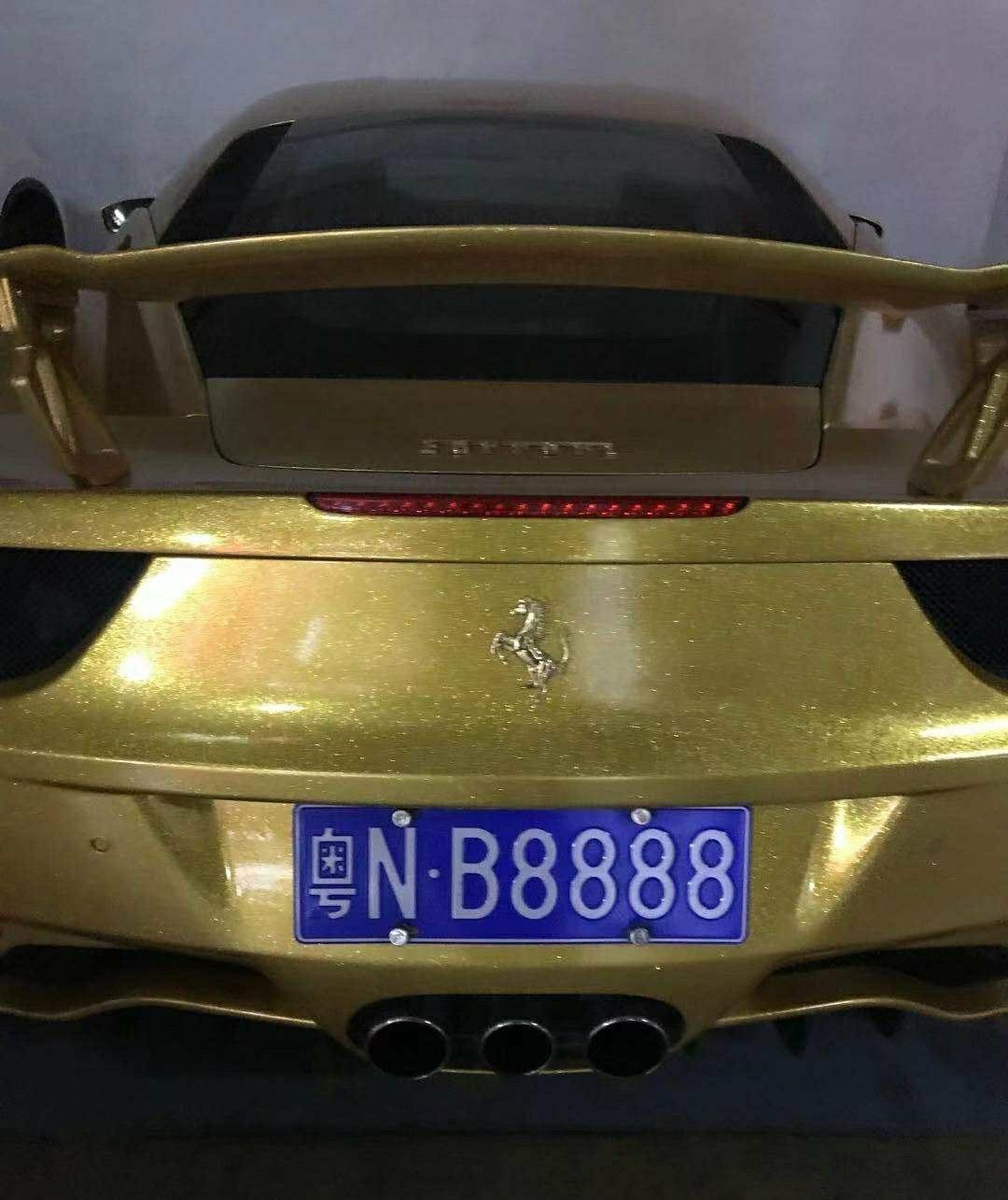 广东首台"土豪金"法拉利,车牌粤nb8888,车主身份不简单!