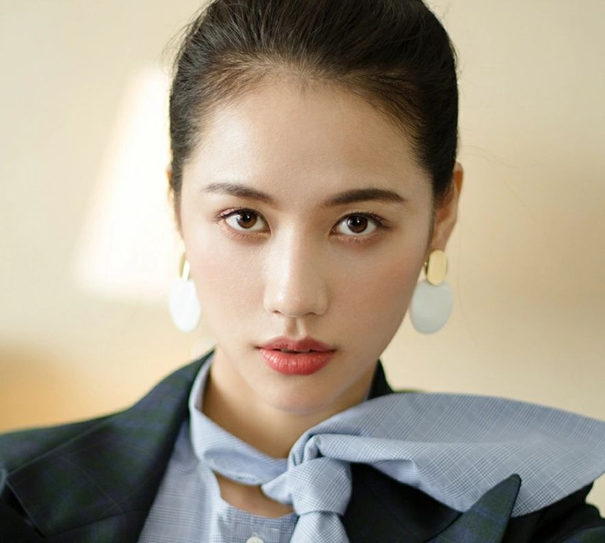 董琦的一组美照,身材妖娆,容貌美丽迷人,简直美翻了!