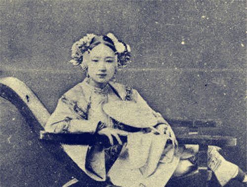 老照片:1886年-1897年,一組清朝末年女性的7張珍貴照片