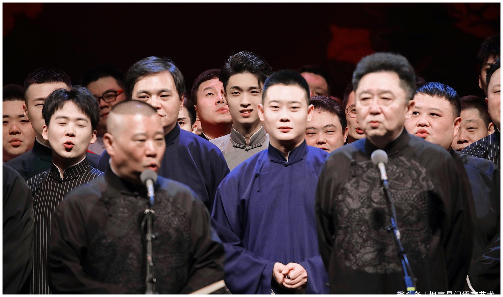 秦霄贤是德云社的霄字科演员,今年刚刚拜师,封箱跟杨九郎走的双人组合