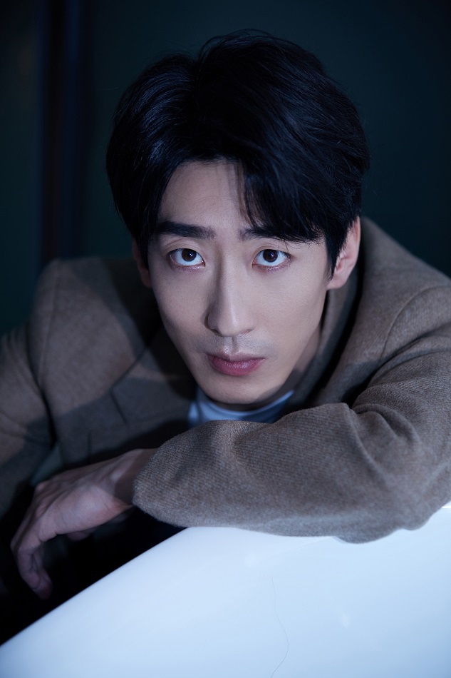 彭禺厶率性亮相颁奖礼 斩获年度网络电影最佳男演员奖