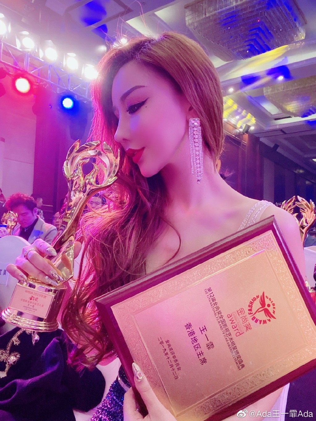 网红美女王一霏迷人写真美照欣赏