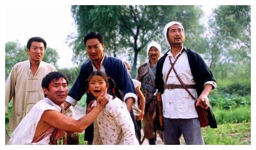 他是小兵张嘎中的胖墩有小郭德纲之称如今无人知晓