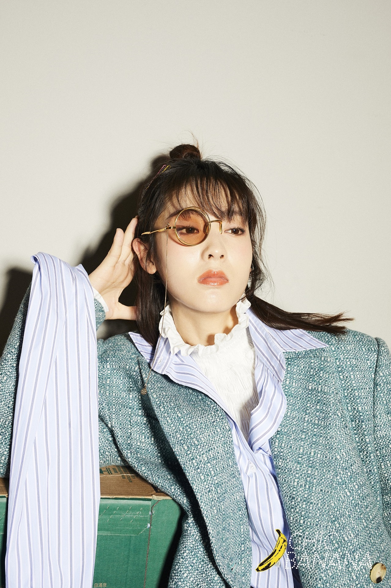 张扬青春个性玩转混搭风!邢菲写真展时尚表现力