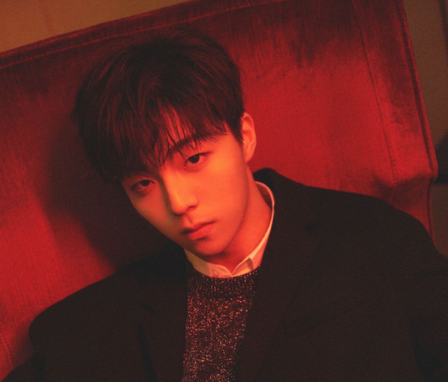 陈立农身穿黑色大衣,个性帅气俊朗潇洒,唱跳俱佳舞台上的王者!|俊朗|