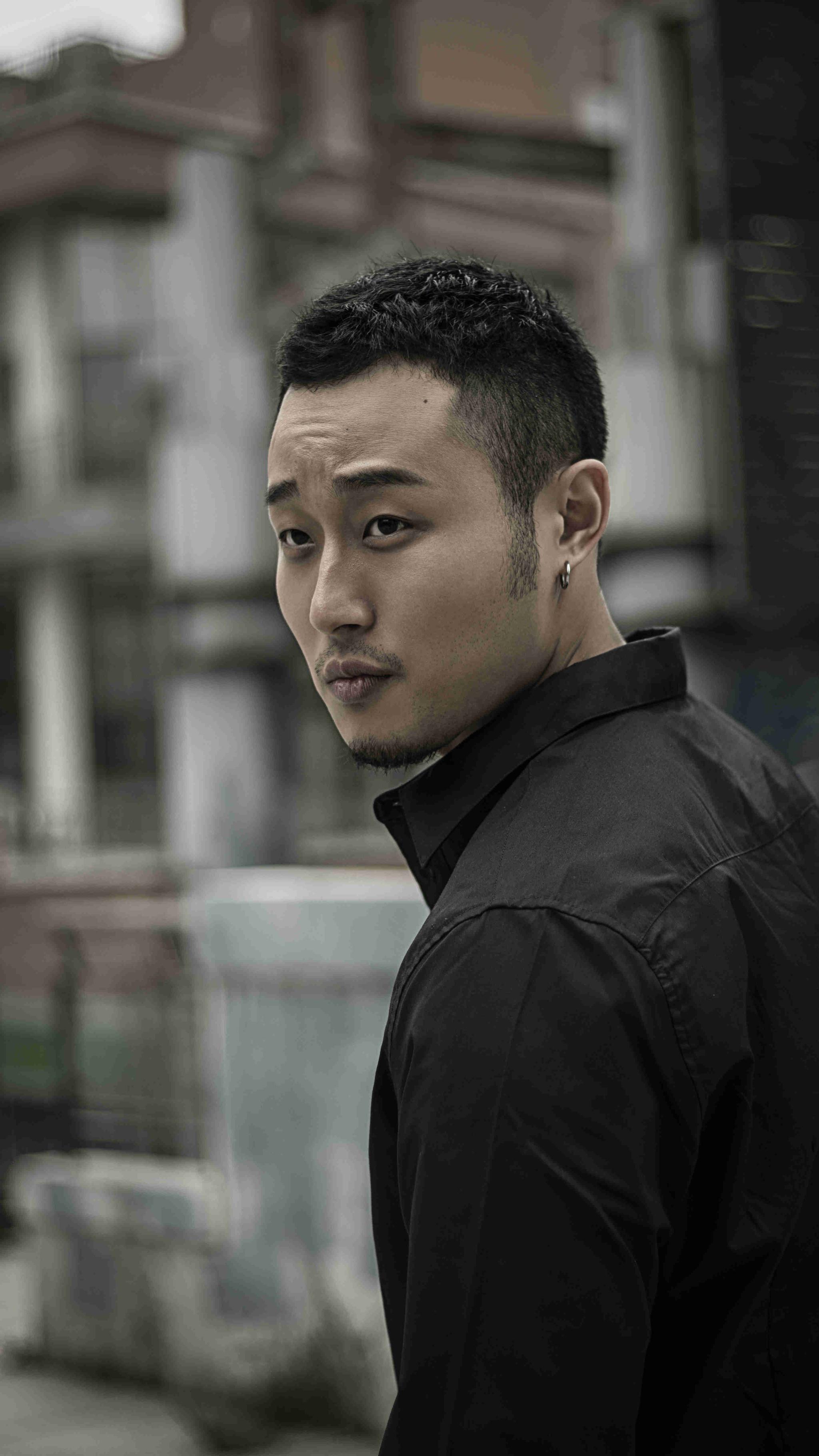 演员张梓豪曝光最新写真 眼神犀利彰显硬汉气质