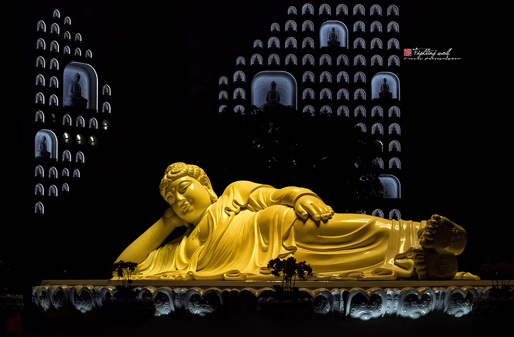 5米的释迦牟尼卧像▲如莲剧场每天定时演出"如莲佛颂"佛禅仪式及舞台