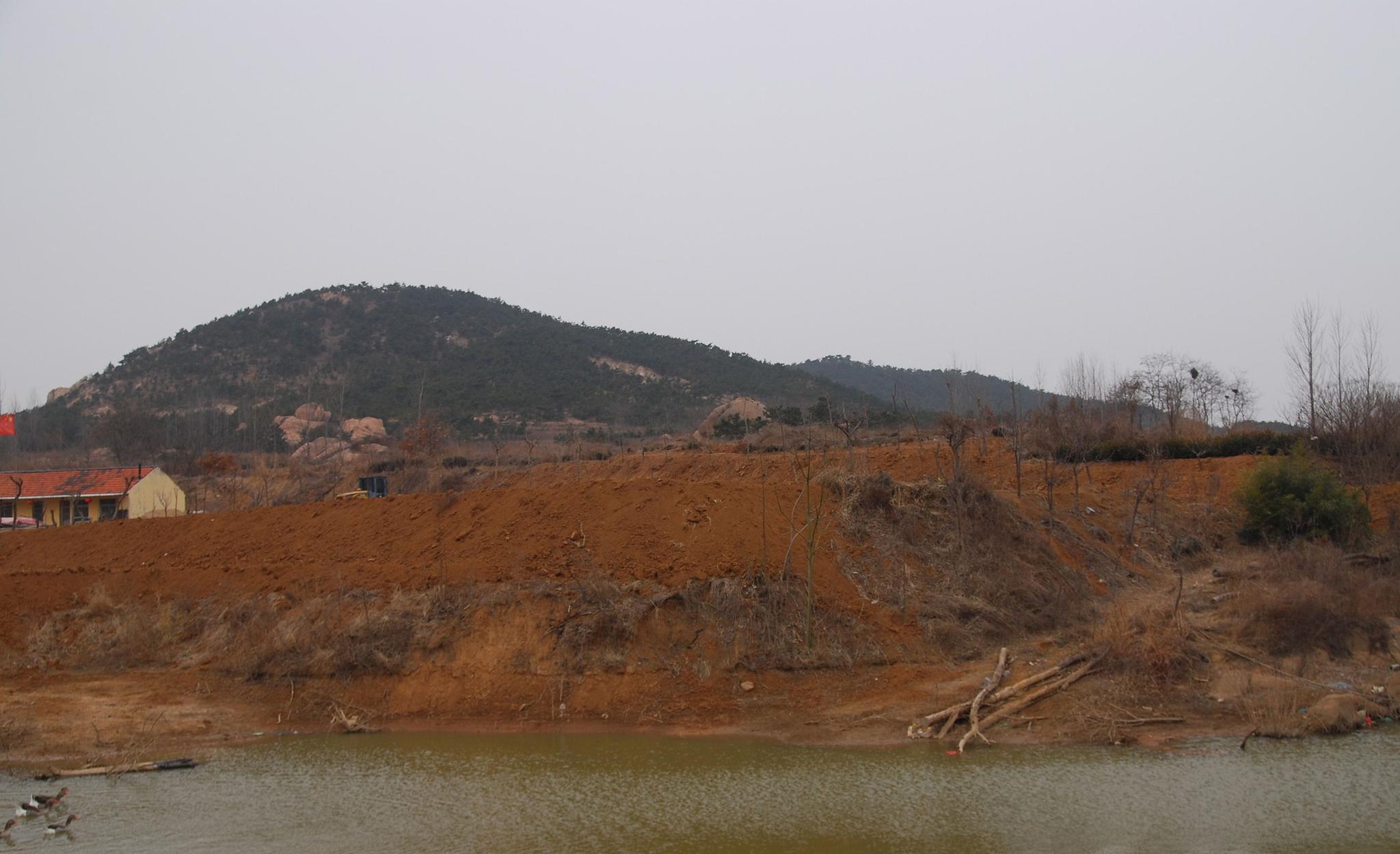 石窟也有 防雨工程 大珠山峡沟村的峡沟南山石窟 想去看看吗 石窟也有 防雨工程 大珠山峡沟村的峡沟南山石窟 想去看看吗