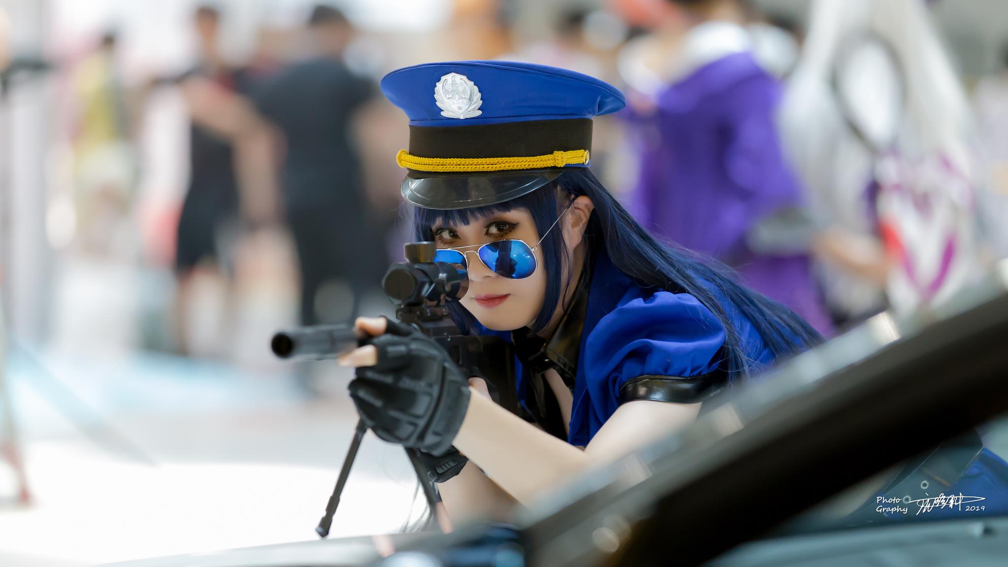 小姐姐演绎英雄联盟皮城女警,10图凯特琳传说级皮肤女警狙击