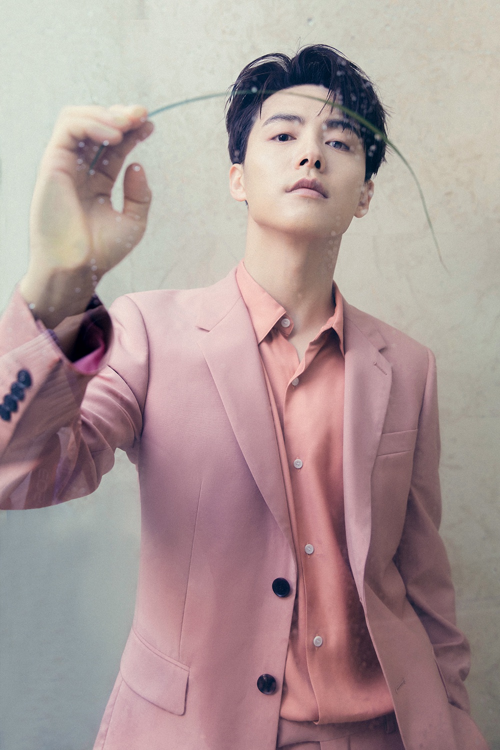 马天宇粉色西装温润雅致 暖意盎然彰显迷人气质_高清图集_新浪网