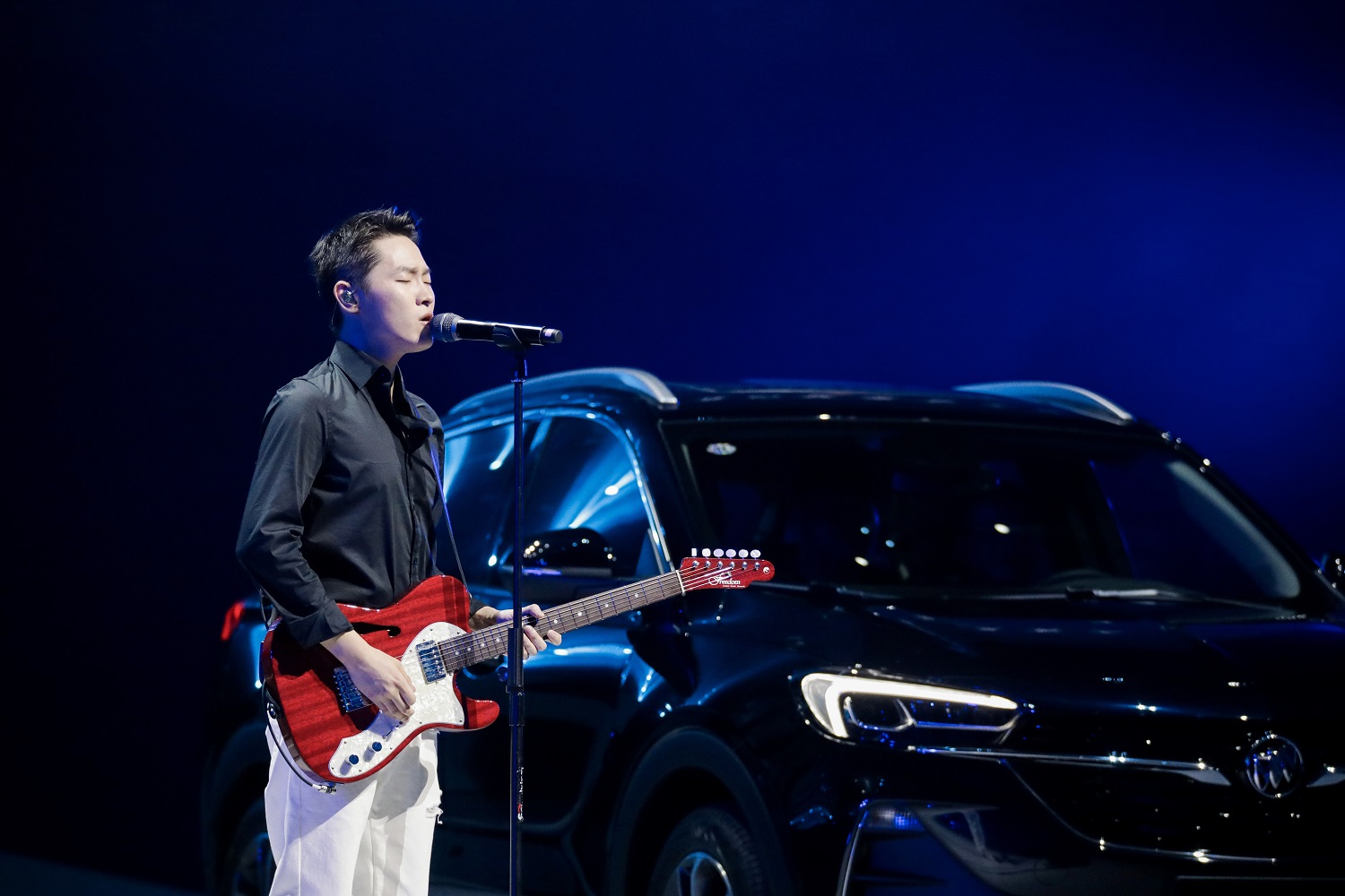 新裤子梁博飞儿乐团齐聚成都 摇滚高唱「不负年轻」